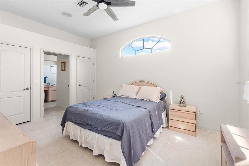En Venta: $359,999 (3 camas, 2 baños, 1944 Pies cuadrados)