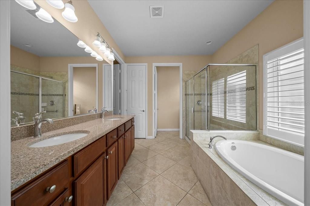 En Venta: $449,900 (2 camas, 2 baños, 2299 Pies cuadrados)