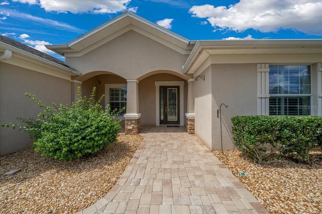 En Venta: $449,900 (2 camas, 2 baños, 2299 Pies cuadrados)