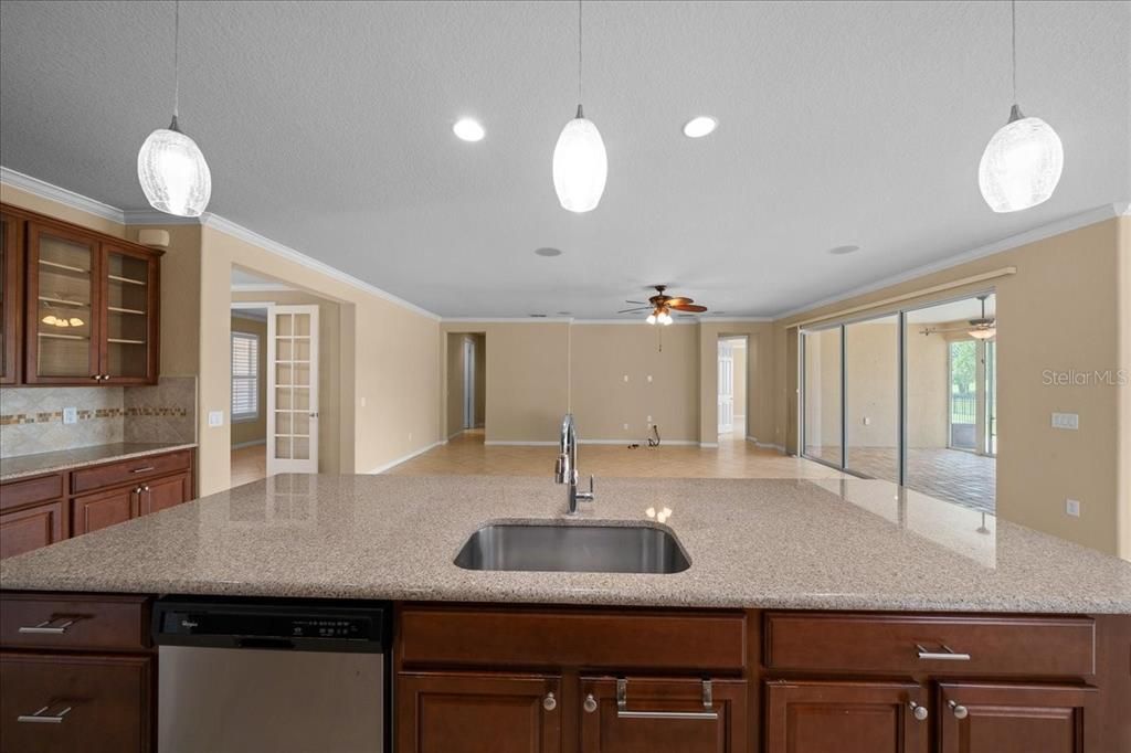 En Venta: $449,900 (2 camas, 2 baños, 2299 Pies cuadrados)