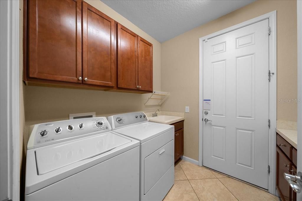 En Venta: $449,900 (2 camas, 2 baños, 2299 Pies cuadrados)