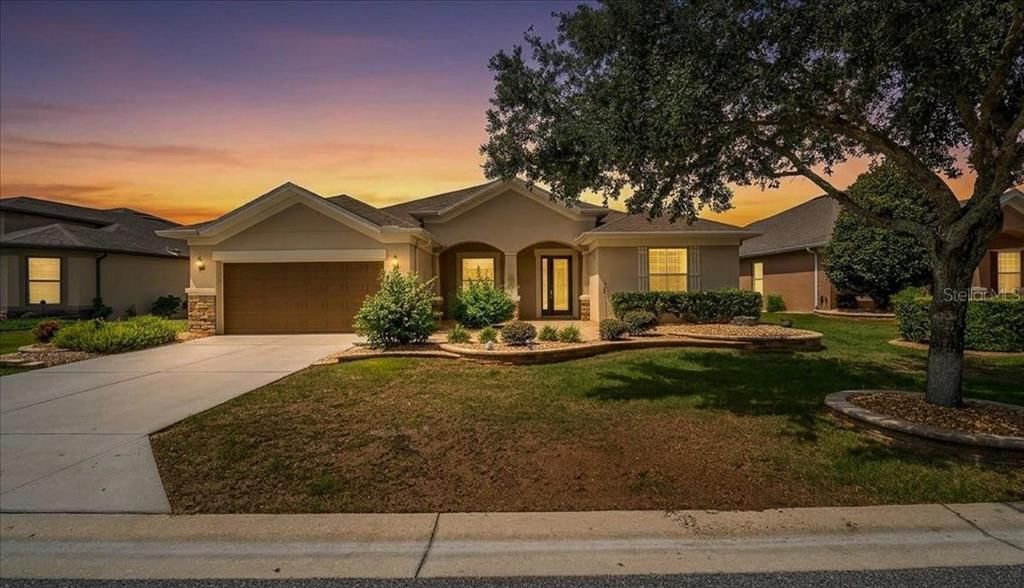 En Venta: $449,900 (2 camas, 2 baños, 2299 Pies cuadrados)