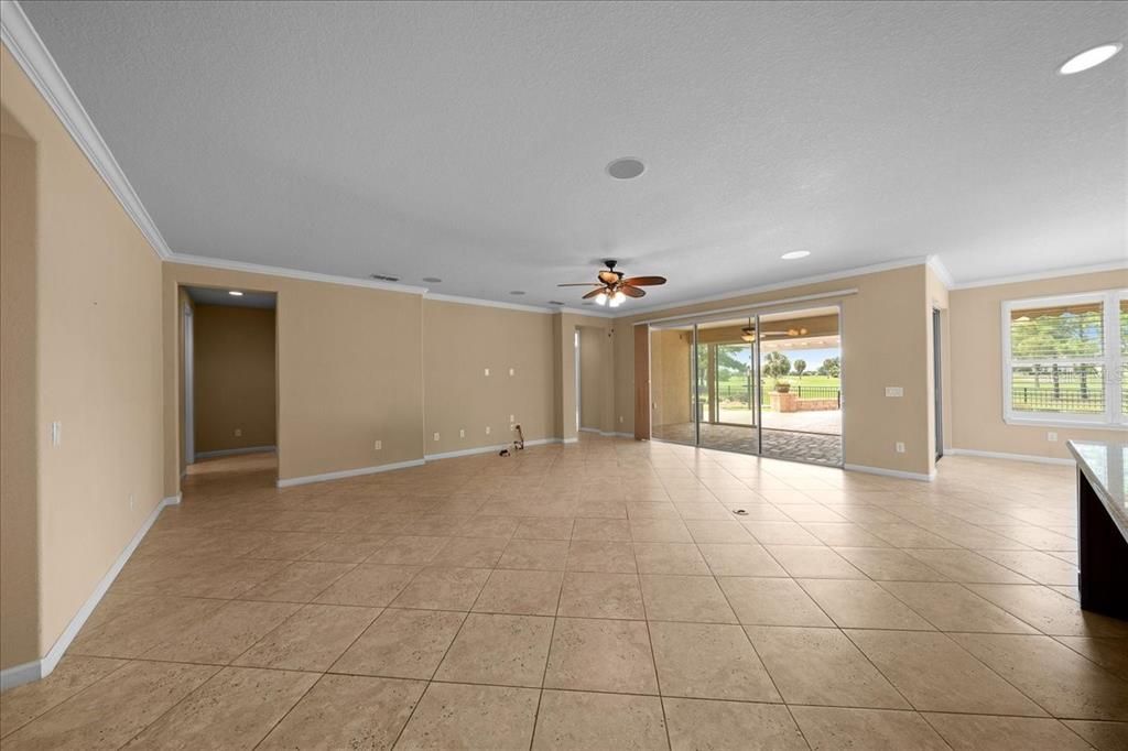En Venta: $449,900 (2 camas, 2 baños, 2299 Pies cuadrados)