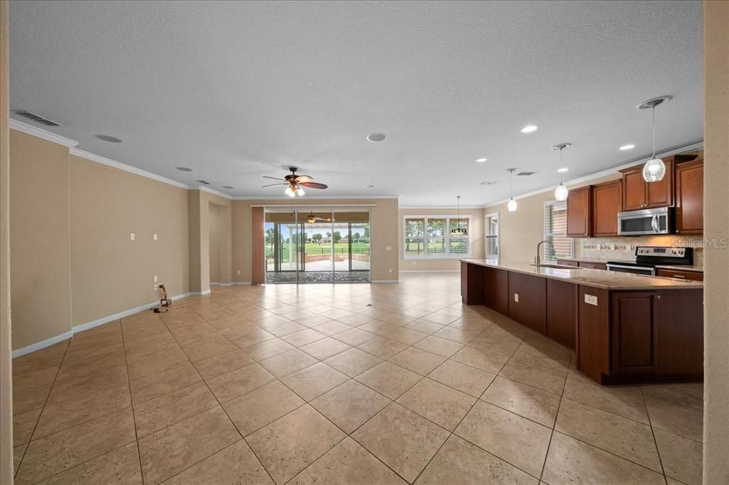 En Venta: $449,900 (2 camas, 2 baños, 2299 Pies cuadrados)