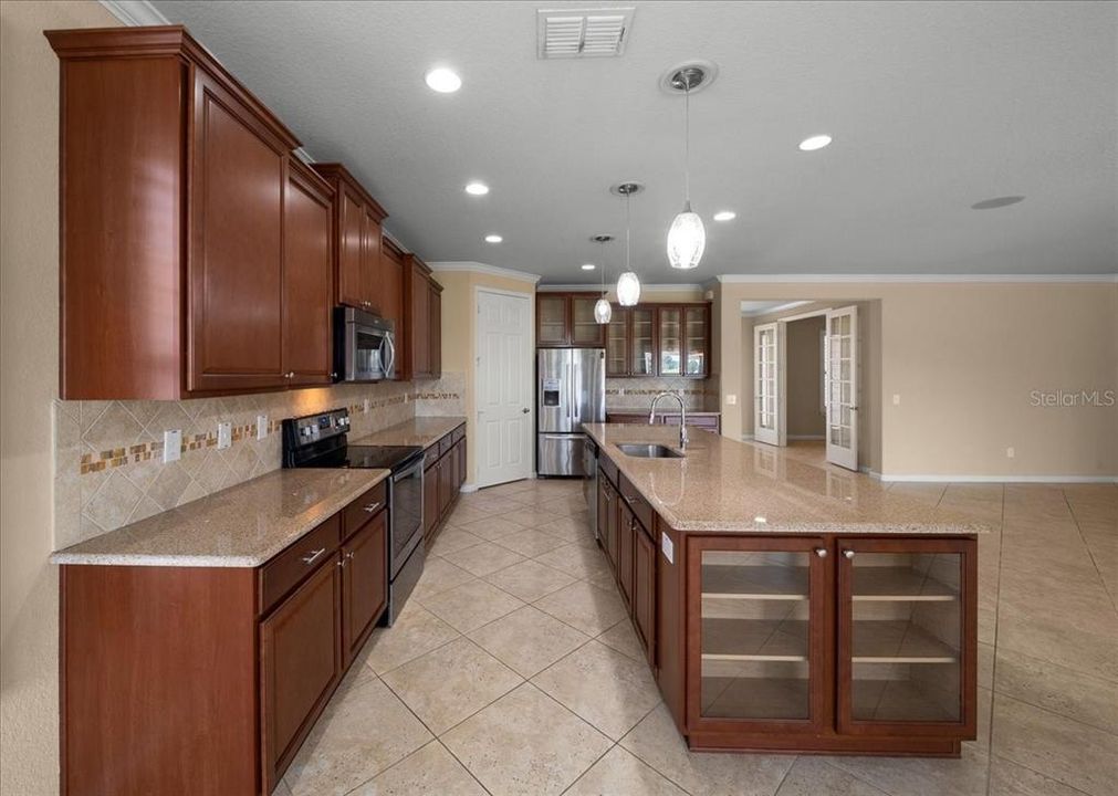 En Venta: $449,900 (2 camas, 2 baños, 2299 Pies cuadrados)