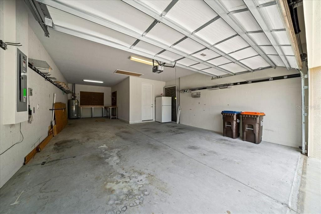 En Venta: $449,900 (2 camas, 2 baños, 2299 Pies cuadrados)