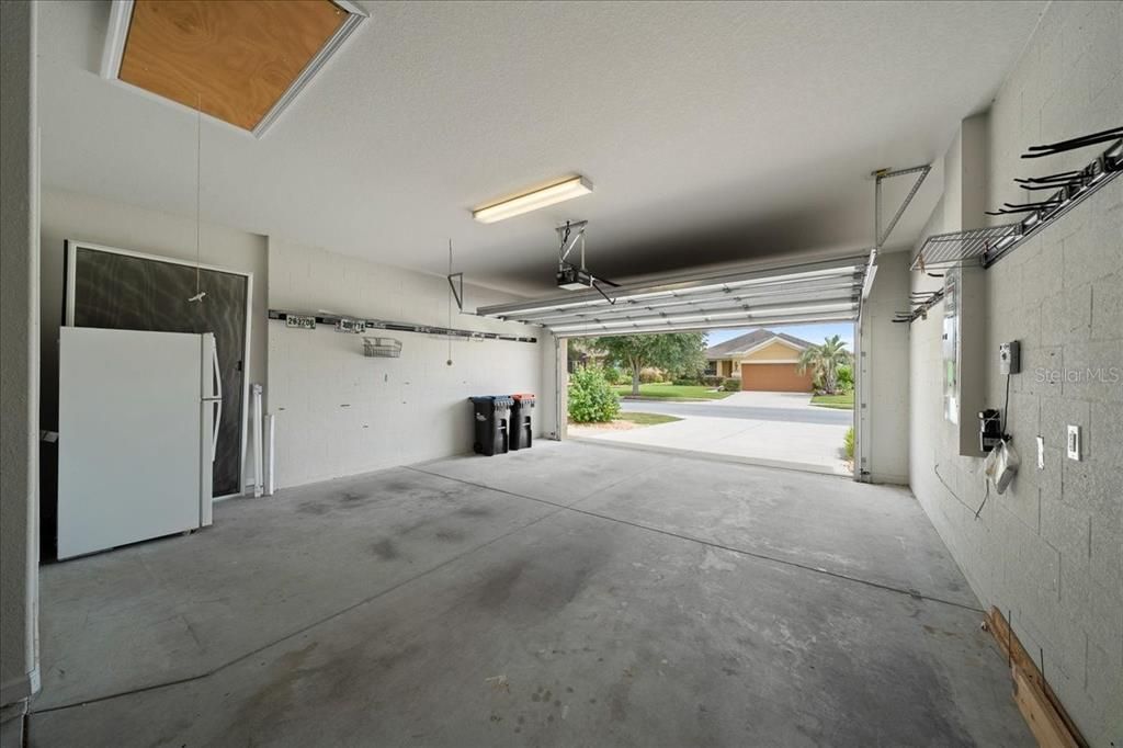 En Venta: $449,900 (2 camas, 2 baños, 2299 Pies cuadrados)