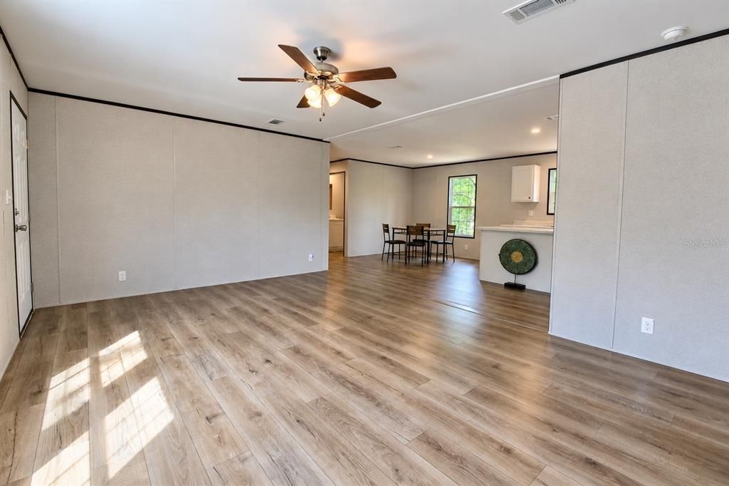 For Sale: $285,000 (3 beds, 2 baths, 1620 Square Feet)