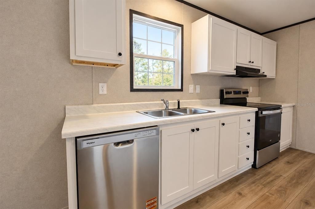 For Sale: $285,000 (3 beds, 2 baths, 1620 Square Feet)
