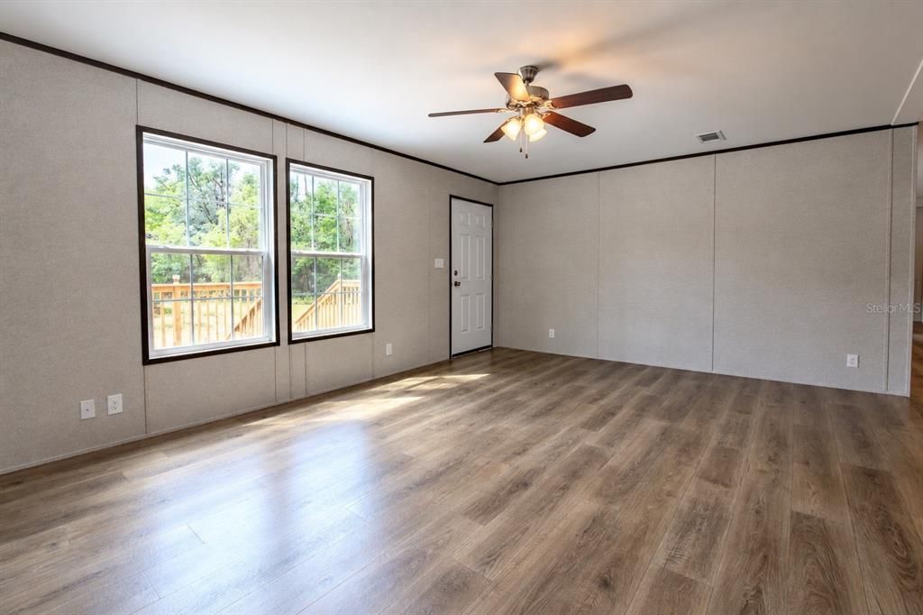 For Sale: $285,000 (3 beds, 2 baths, 1620 Square Feet)