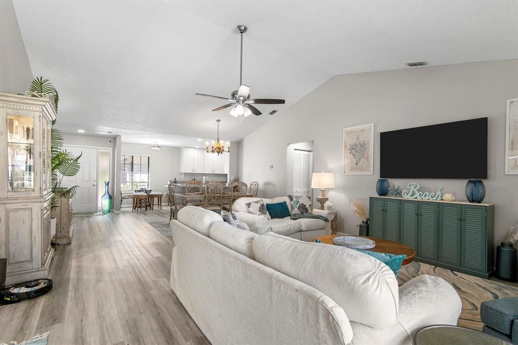 For Sale: $529,000 (3 beds, 2 baths, 1626 Square Feet)