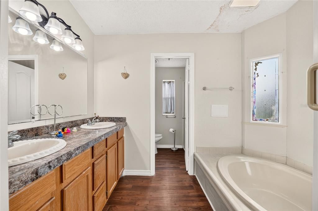 For Sale: $225,000 (2 beds, 2 baths, 1508 Square Feet)