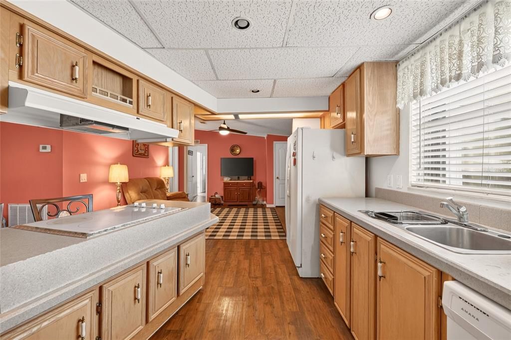 For Sale: $225,000 (2 beds, 2 baths, 1508 Square Feet)