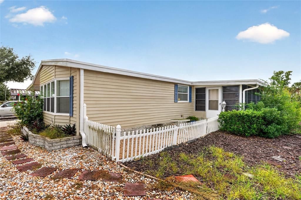 For Sale: $225,000 (2 beds, 2 baths, 1508 Square Feet)