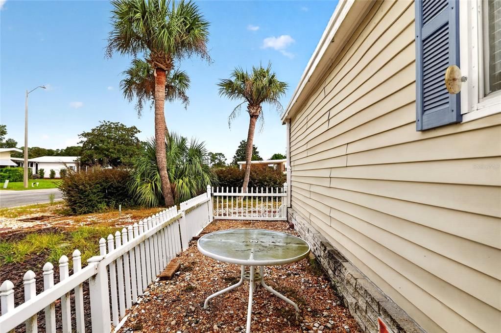 For Sale: $225,000 (2 beds, 2 baths, 1508 Square Feet)