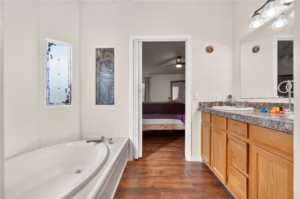 For Sale: $225,000 (2 beds, 2 baths, 1508 Square Feet)