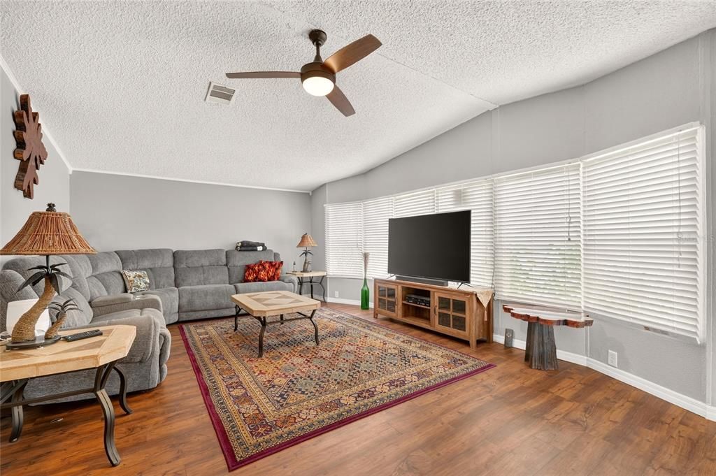 For Sale: $225,000 (2 beds, 2 baths, 1508 Square Feet)