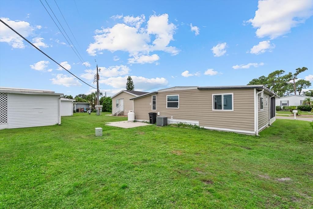 For Sale: $129,900 (2 beds, 2 baths, 720 Square Feet)