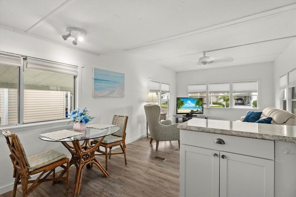 For Sale: $129,900 (2 beds, 2 baths, 720 Square Feet)