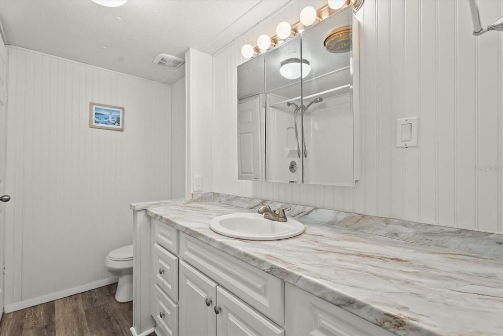For Sale: $129,900 (2 beds, 2 baths, 720 Square Feet)