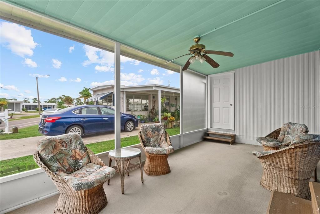 For Sale: $129,900 (2 beds, 2 baths, 720 Square Feet)