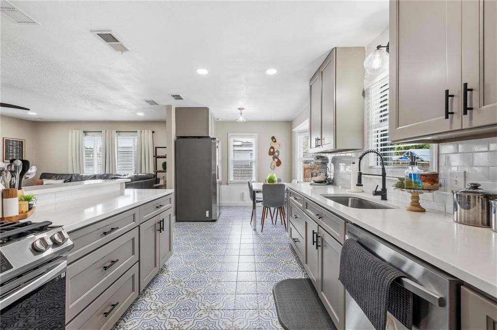 For Sale: $539,900 (5 beds, 3 baths, 2009 Square Feet)