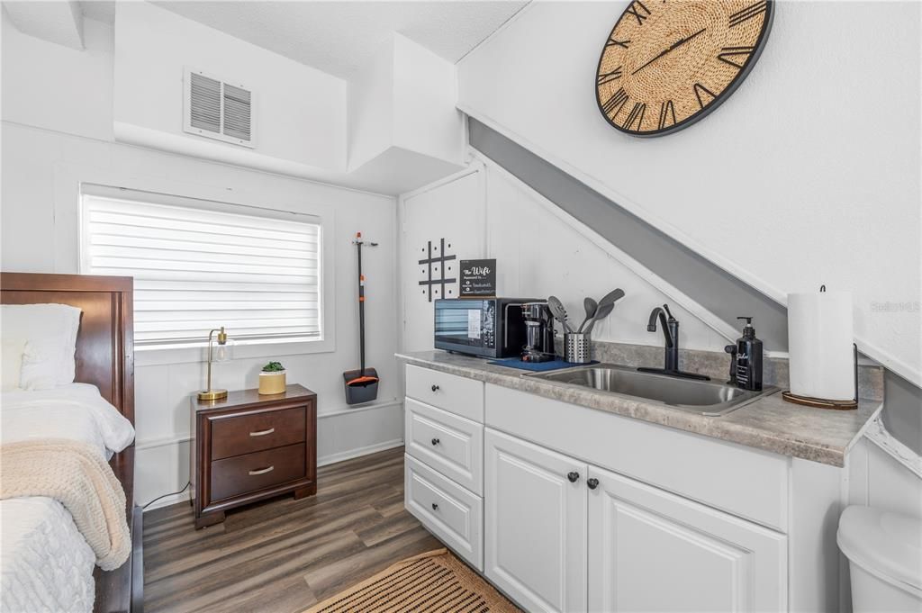 For Sale: $539,900 (5 beds, 3 baths, 2009 Square Feet)