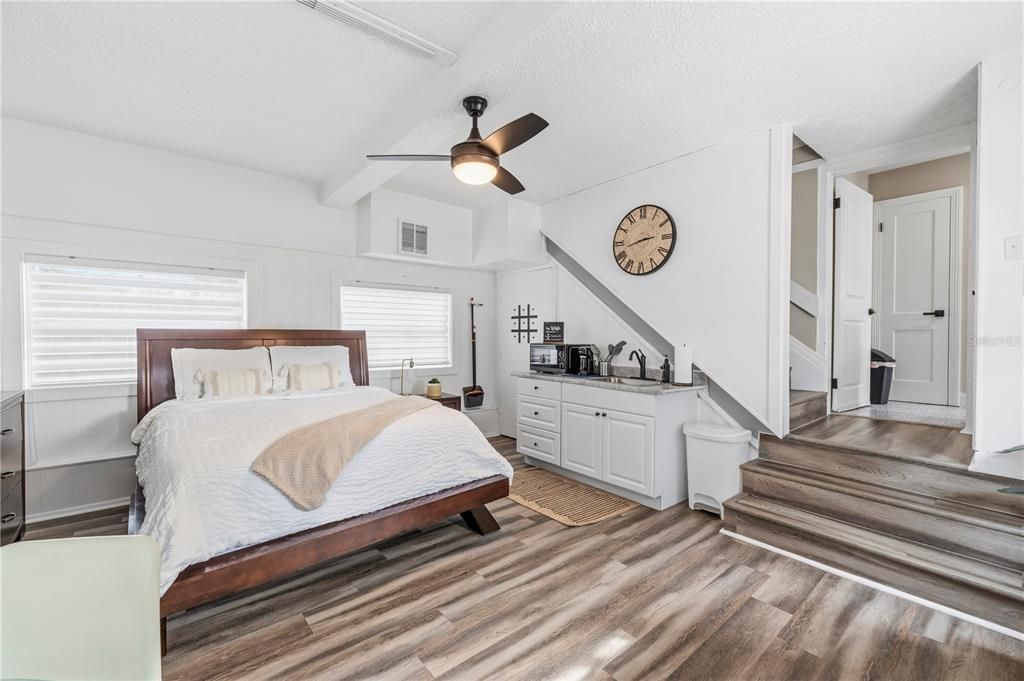 For Sale: $539,900 (5 beds, 3 baths, 2009 Square Feet)