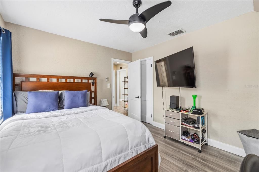 For Sale: $539,900 (5 beds, 3 baths, 2009 Square Feet)