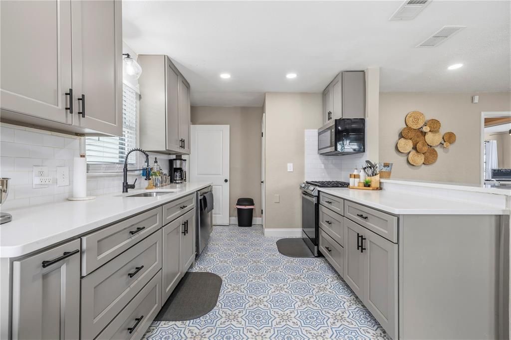 For Sale: $539,900 (5 beds, 3 baths, 2009 Square Feet)