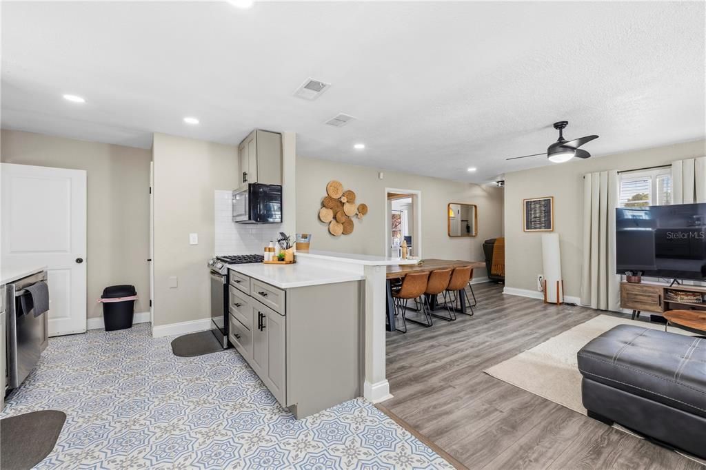 For Sale: $539,900 (5 beds, 3 baths, 2009 Square Feet)