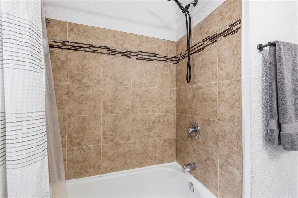 For Sale: $539,900 (5 beds, 3 baths, 2009 Square Feet)