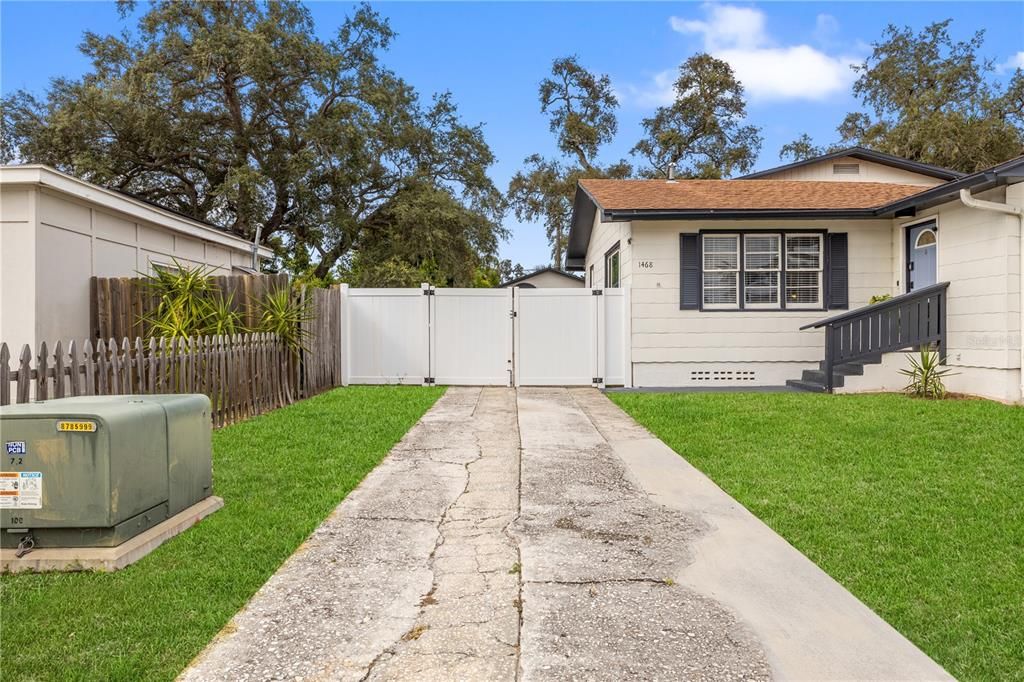 For Sale: $539,900 (5 beds, 3 baths, 2009 Square Feet)