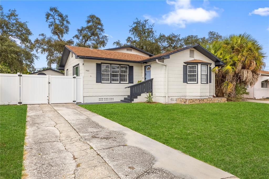 For Sale: $539,900 (5 beds, 3 baths, 2009 Square Feet)