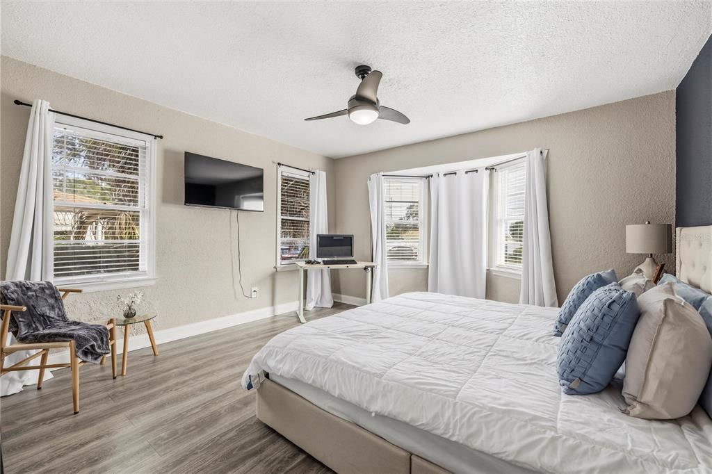 For Sale: $539,900 (5 beds, 3 baths, 2009 Square Feet)