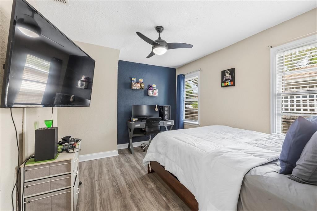 For Sale: $539,900 (5 beds, 3 baths, 2009 Square Feet)