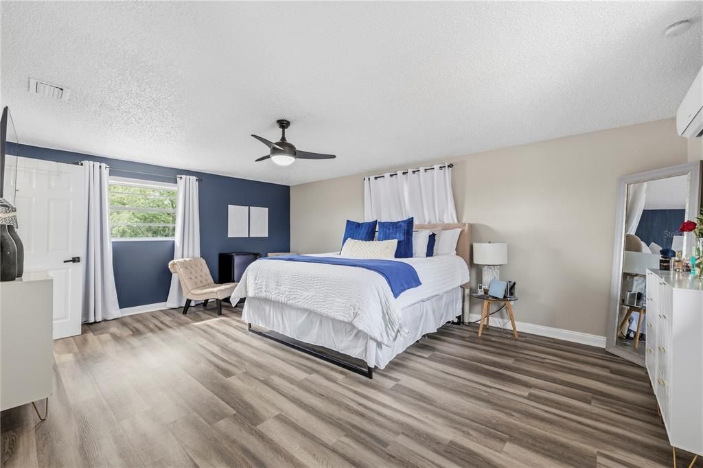 For Sale: $539,900 (5 beds, 3 baths, 2009 Square Feet)
