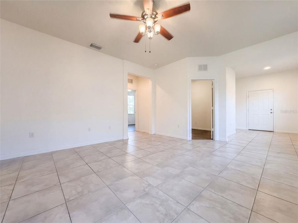 For Sale: $323,000 (3 beds, 2 baths, 1551 Square Feet)