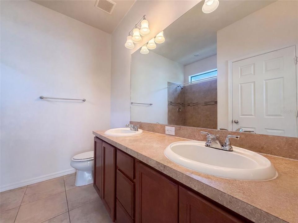 For Sale: $323,000 (3 beds, 2 baths, 1551 Square Feet)