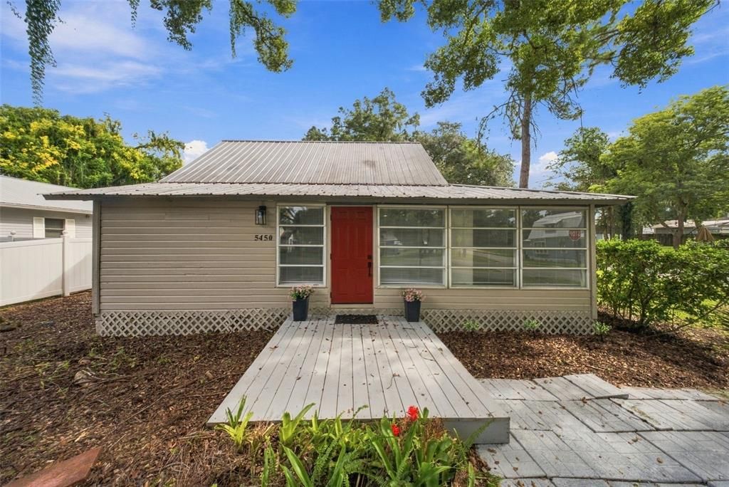 For Sale: $259,000 (3 beds, 2 baths, 1390 Square Feet)