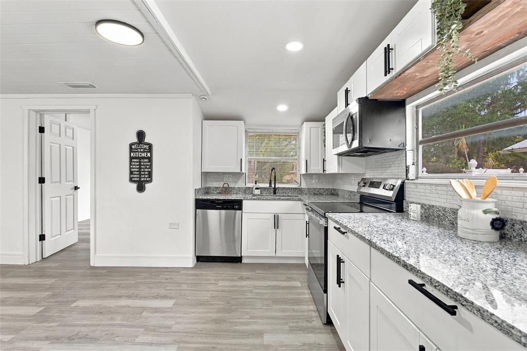 For Sale: $259,000 (3 beds, 2 baths, 1390 Square Feet)