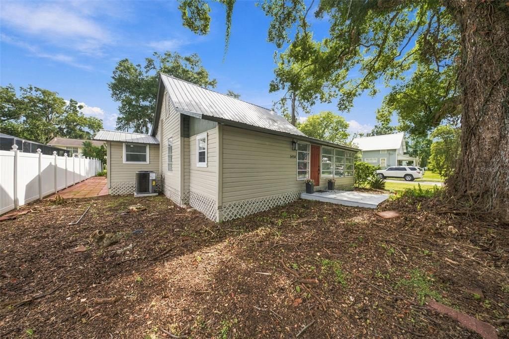 For Sale: $259,000 (3 beds, 2 baths, 1390 Square Feet)