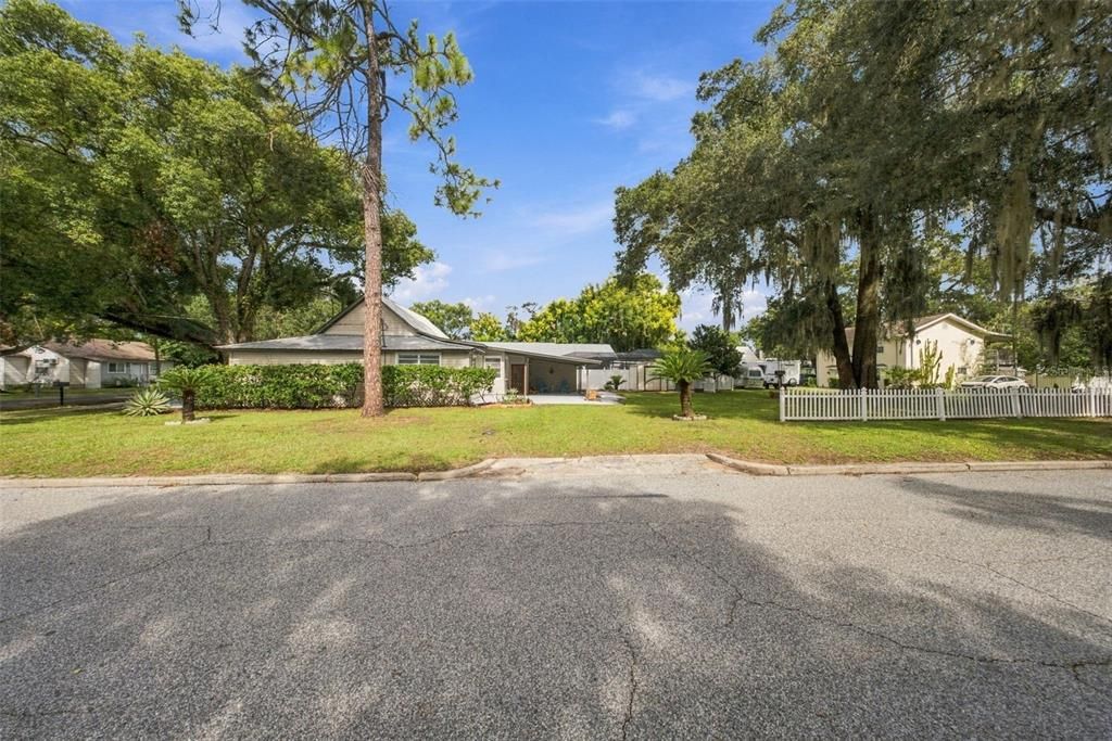 For Sale: $259,000 (3 beds, 2 baths, 1390 Square Feet)
