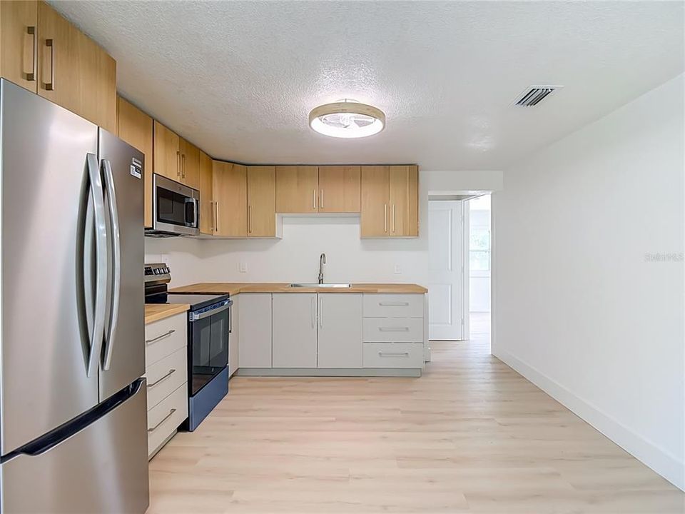 В аренду: $2,350 (3 спален, 2 ванн, 1208 Квадратных фут)