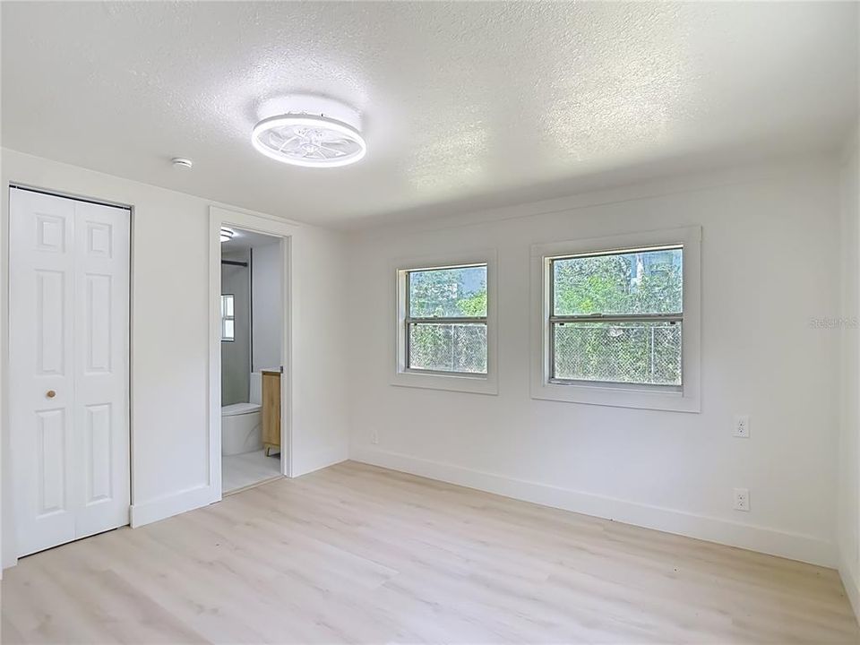 В аренду: $2,350 (3 спален, 2 ванн, 1208 Квадратных фут)