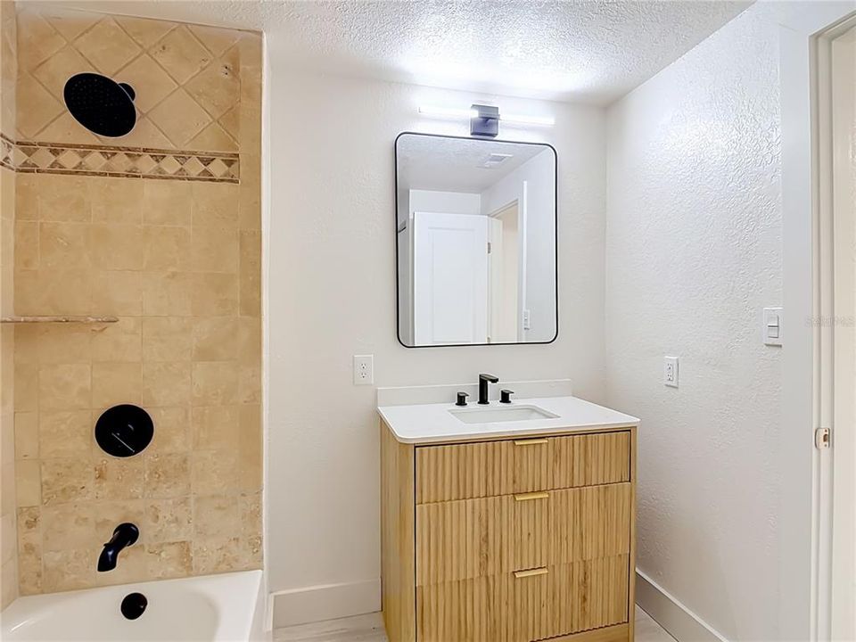 В аренду: $2,350 (3 спален, 2 ванн, 1208 Квадратных фут)