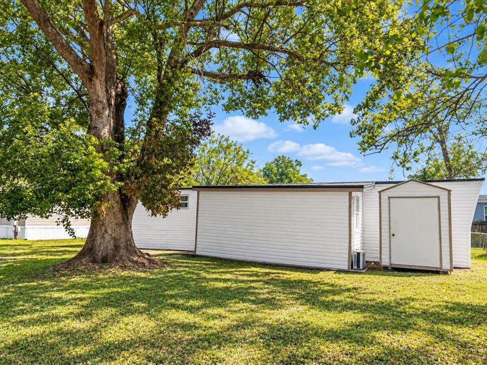 For Sale: $219,900 (3 beds, 2 baths, 882 Square Feet)