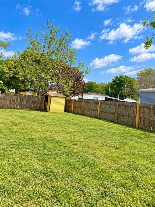 For Sale: $219,900 (3 beds, 2 baths, 882 Square Feet)