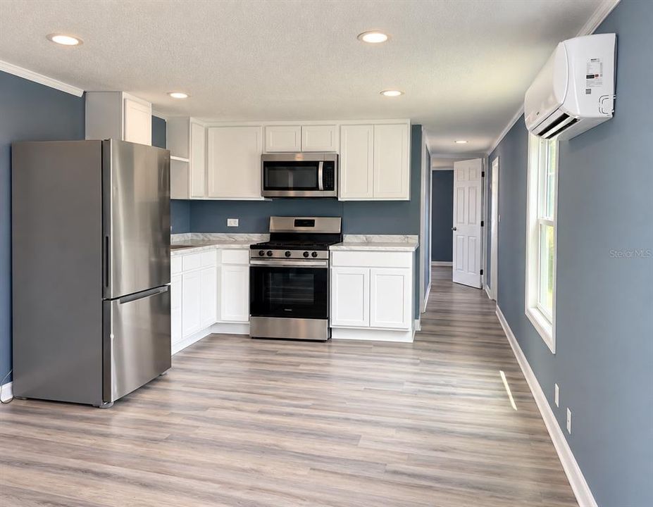 For Sale: $219,900 (3 beds, 2 baths, 882 Square Feet)