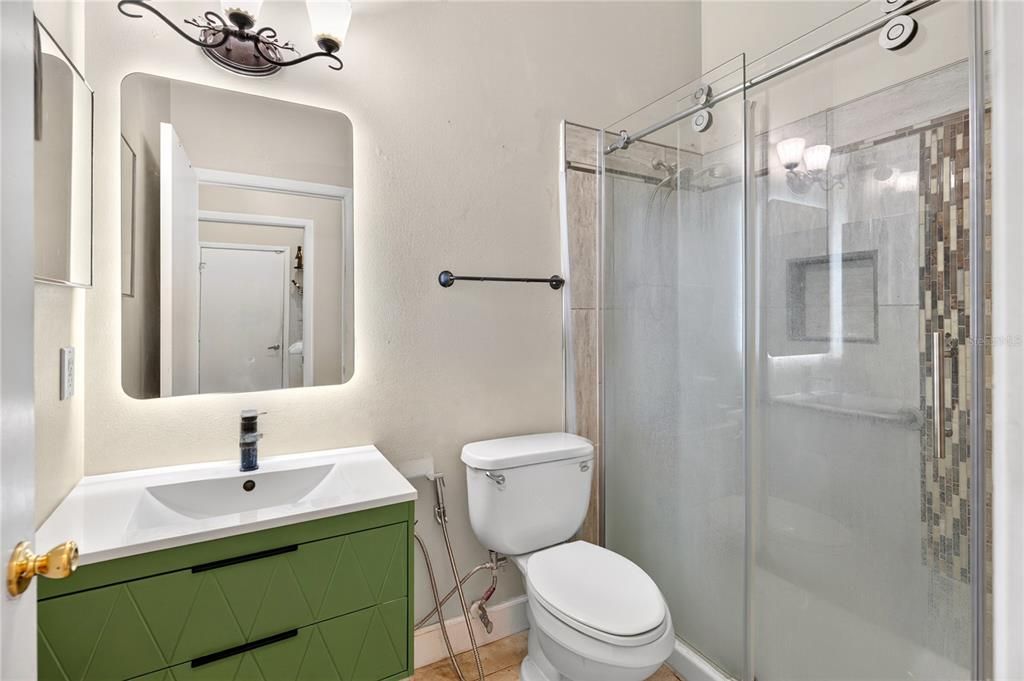 Под контрактом: $369,999 (4 спален, 2 ванн, 1929 Квадратных фут)